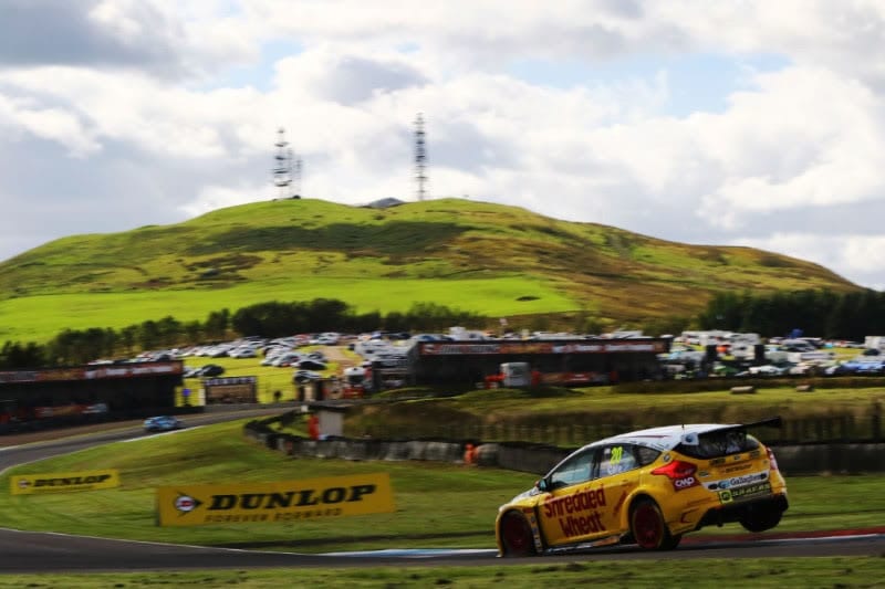 Victory for Team Shredded Wheat Racing with Gallagher at Knockhill